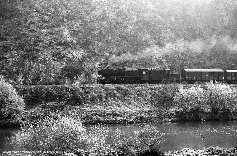 http://www.traktionswandel.de//pics/foren/hifo/1974/1974-04-04_A220-28A_050089.jpg