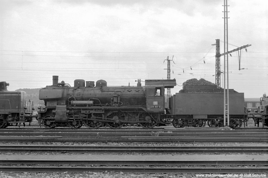 http://www.traktionswandel.de/pics/foren/hifo/1971-08-07_A53-19_038650-0_BwTuebingen_dort.jpg