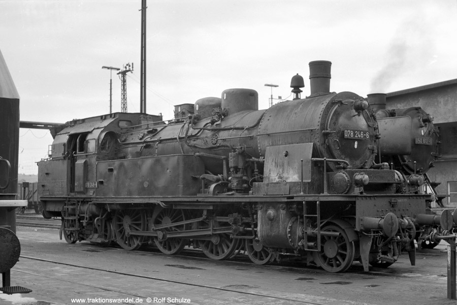 http://www.traktionswandel.de/pics/foren/hifo/1971-08-07_A53-22_078246-6_BwRott_BwTueb.jpg