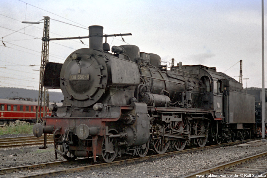 http://www.traktionswandel.de/pics/foren/hifo/1971-08-07_B22-0-52_038650-8_BwTuebingen_dort.jpg