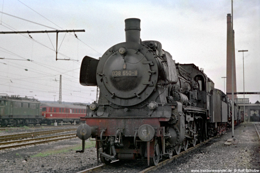 http://www.traktionswandel.de/pics/foren/hifo/1971-08-07_B22-0-54_038650-8_BwTuebingen_dort.jpg