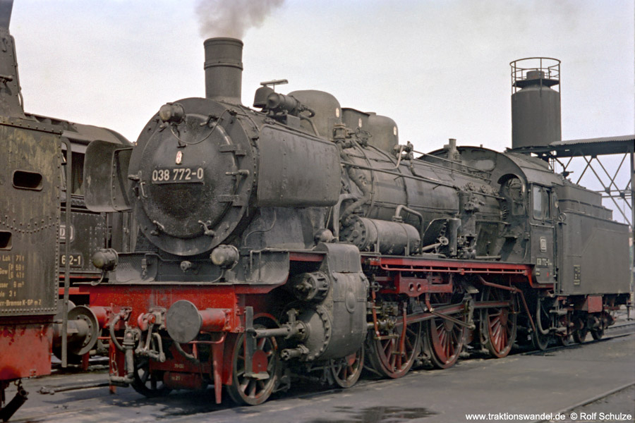 http://www.traktionswandel.de/pics/foren/hifo/1971-08-07_B22-14_038772-0_BwTuebingen_dort.jpg