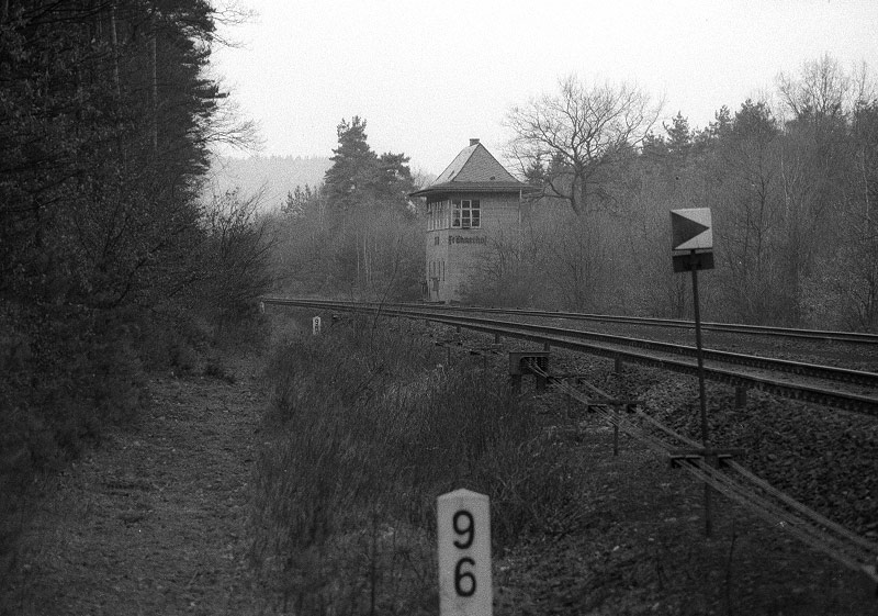 http://www.traktionswandel.de/pics/foren/hifo/1974/1974-02-26_Stellwerk-Froehnerhof.jpg