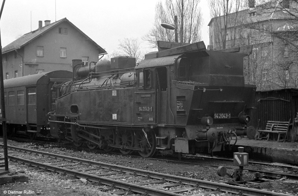 http://www.traktionswandel.de/pics/foren/hifo/rubin/dr/1973_202-0-42_942043-1_BwAue_P_Eibestock-ob-Bf_DietmarRubin_1000.jpg