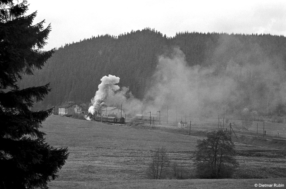 http://www.traktionswandel.de/pics/foren/hifo/rubin/dr/1973_202-0-45_942043-1_BwAue_P_bei-Eibenstock_DietmarRubin_1000.jpg