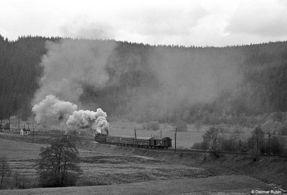 http://www.traktionswandel.de/pics/foren/hifo/rubin/dr/1973_202-01_942043-1_BwAue_P_bei-Eibenstock_DietmarRubin_1000.jpg