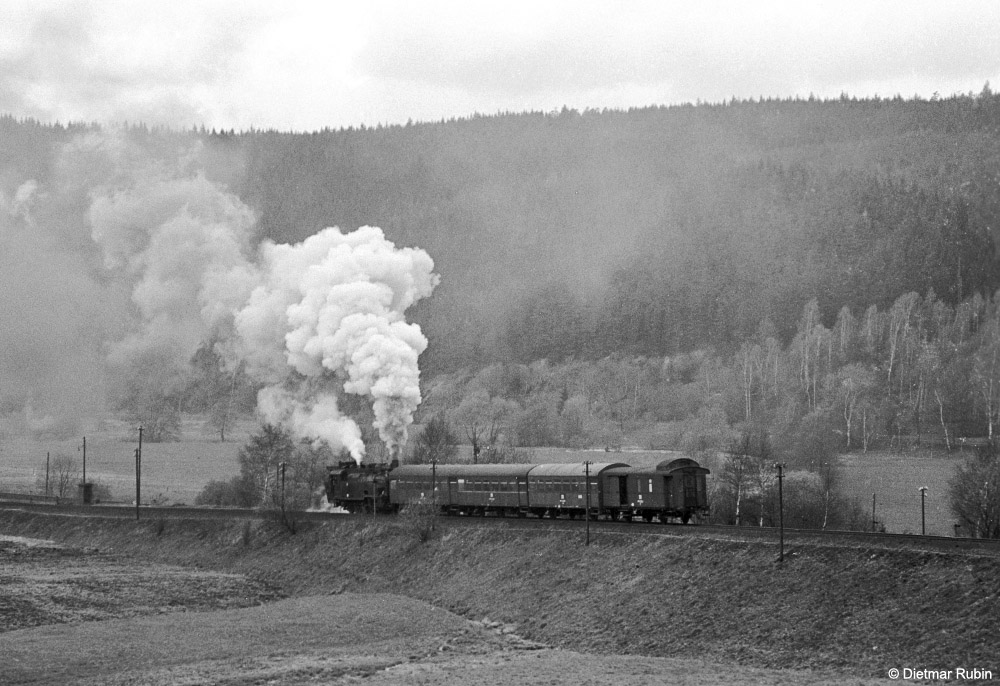 http://www.traktionswandel.de/pics/foren/hifo/rubin/dr/1973_202-02_942043-1_BwAue_P_bei-Eibenstock_DietmarRubin_1000.jpg