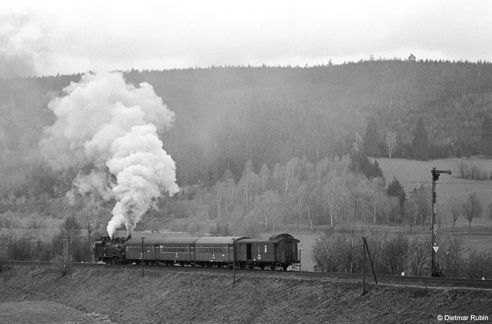 http://www.traktionswandel.de/pics/foren/hifo/rubin/dr/1973_202-03_942043-1_BwAue_P_bei-Eibenstock_DietmarRubin_1000.jpg
