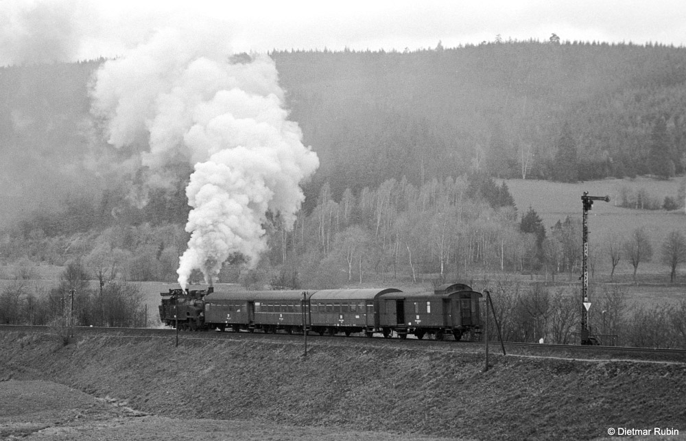 http://www.traktionswandel.de/pics/foren/hifo/rubin/dr/1973_202-04_942043-1_BwAue_P_bei-Eibenstock_DietmarRubin_1000.jpg