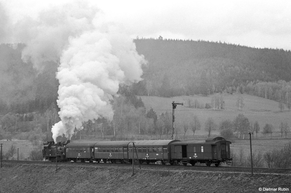 http://www.traktionswandel.de/pics/foren/hifo/rubin/dr/1973_202-05_942043-1_BwAue_P_bei-Eibenstock_DietmarRubin_1000.jpg