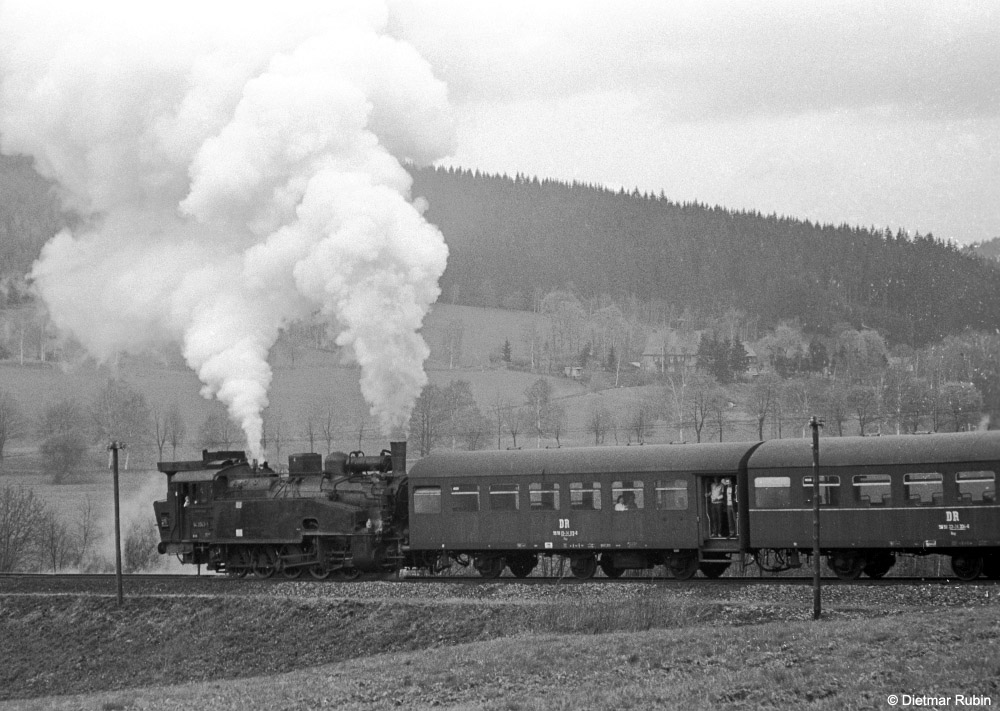 http://www.traktionswandel.de/pics/foren/hifo/rubin/dr/1973_202-08_942043-1_BwAue_P_bei-Eibenstock_DietmarRubin_1000.jpg
