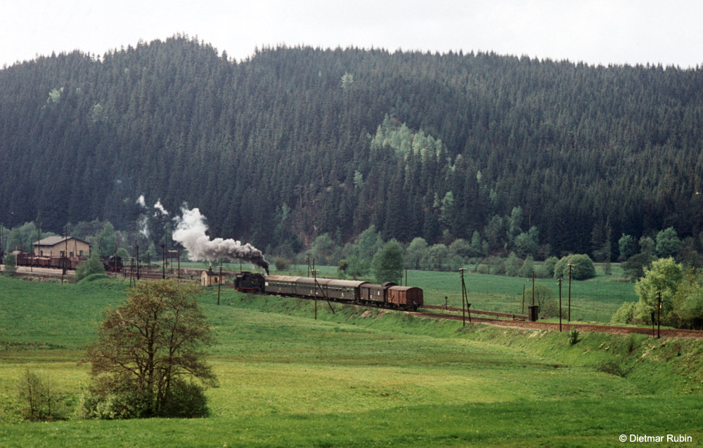 http://www.traktionswandel.de/pics/foren/hifo/rubin/dr/1974_09_942105-8_BwAue_P_bei-Eibenstock_DietmarRubin_1000.jpg