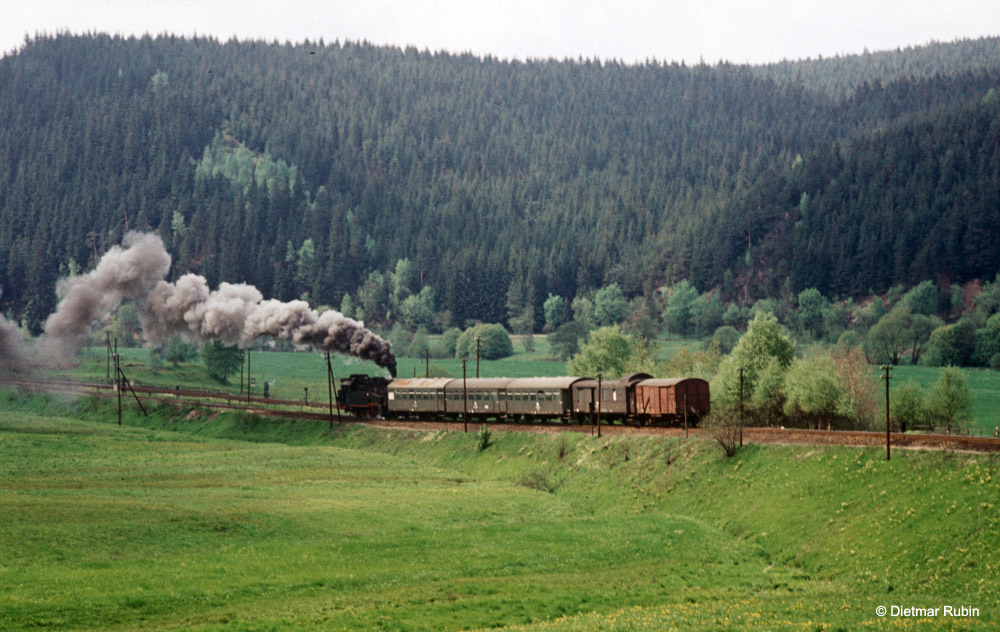 http://www.traktionswandel.de/pics/foren/hifo/rubin/dr/1974_13_942105-8_BwAue_P_bei-Eibenstock_DietmarRubin_1000.jpg