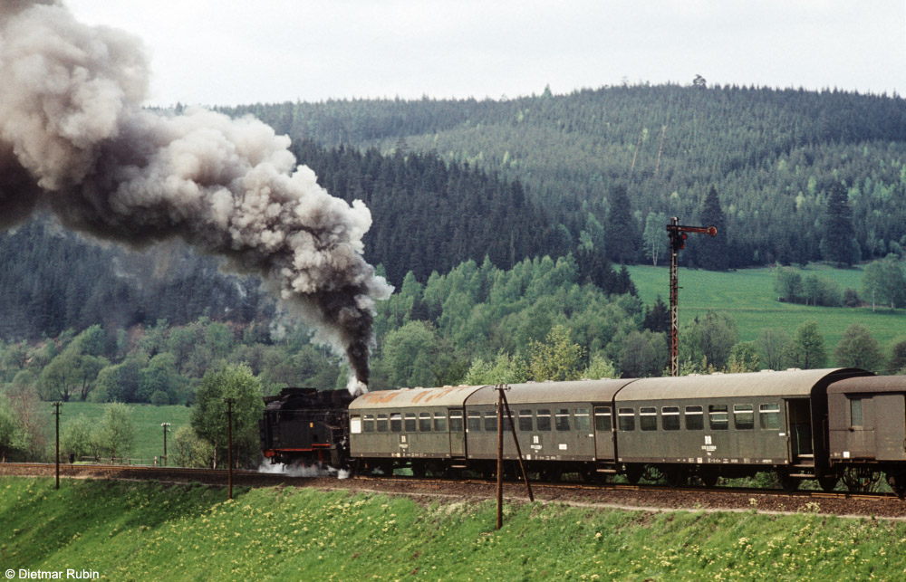 http://www.traktionswandel.de/pics/foren/hifo/rubin/dr/1974_21_942105-8_BwAue_P_bei-Eibenstockf_DietmarRubin_1000.jpg
