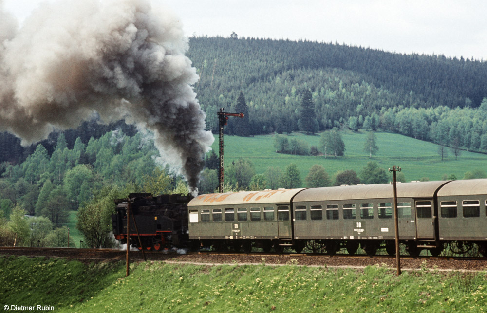 http://www.traktionswandel.de/pics/foren/hifo/rubin/dr/1974_23_942105-8_BwAue_P_bei-Eibenstock_DietmarRubin_1000.jpg