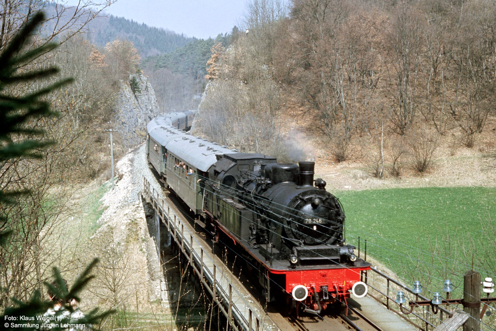 http://www.traktionswandel.de/pics/foren/kl-we/1974-04-07_012_078246_Sdz_suedl-Storzingen_KlausWeigel_1000.jpg