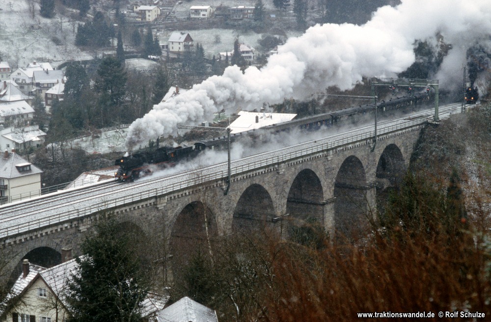 https://www.traktionswandel.de/pics/foren/2003/2003-01-05_E224-07_503545_Sdz_HornbergerViadukt_1000.jpg