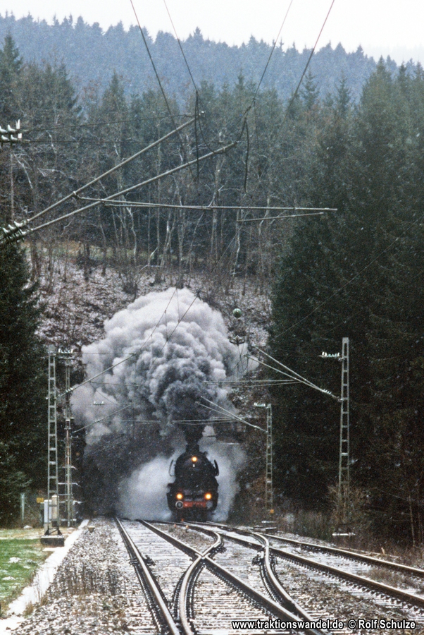 https://www.traktionswandel.de/pics/foren/2003/2003-01-05_E224-20_011066_Sdz_Unterhippensbach_900.jpg