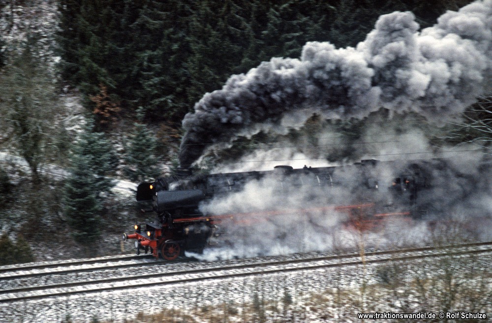 https://www.traktionswandel.de/pics/foren/2003/2003-01-05_E224-25_011066_Sdz_Hohnen-Tunnel_1000.jpg