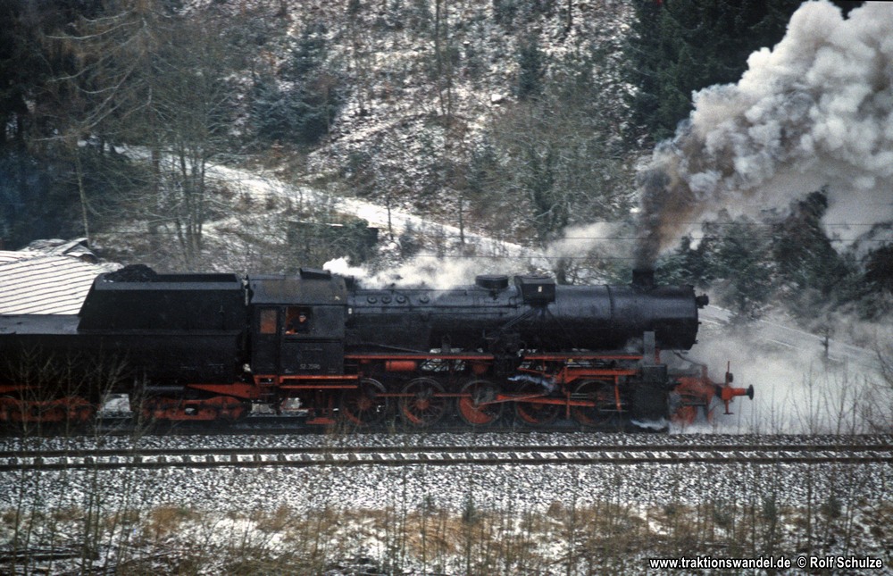 https://www.traktionswandel.de/pics/foren/2003/2003-01-05_E224-28_527596-Schub_Hohnen-Tunnel_1000.jpg