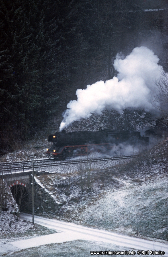 https://www.traktionswandel.de/pics/foren/2003/2003-01-05_E224-31_503545_Sdz_Hohnen-Tunnel_900.jpg