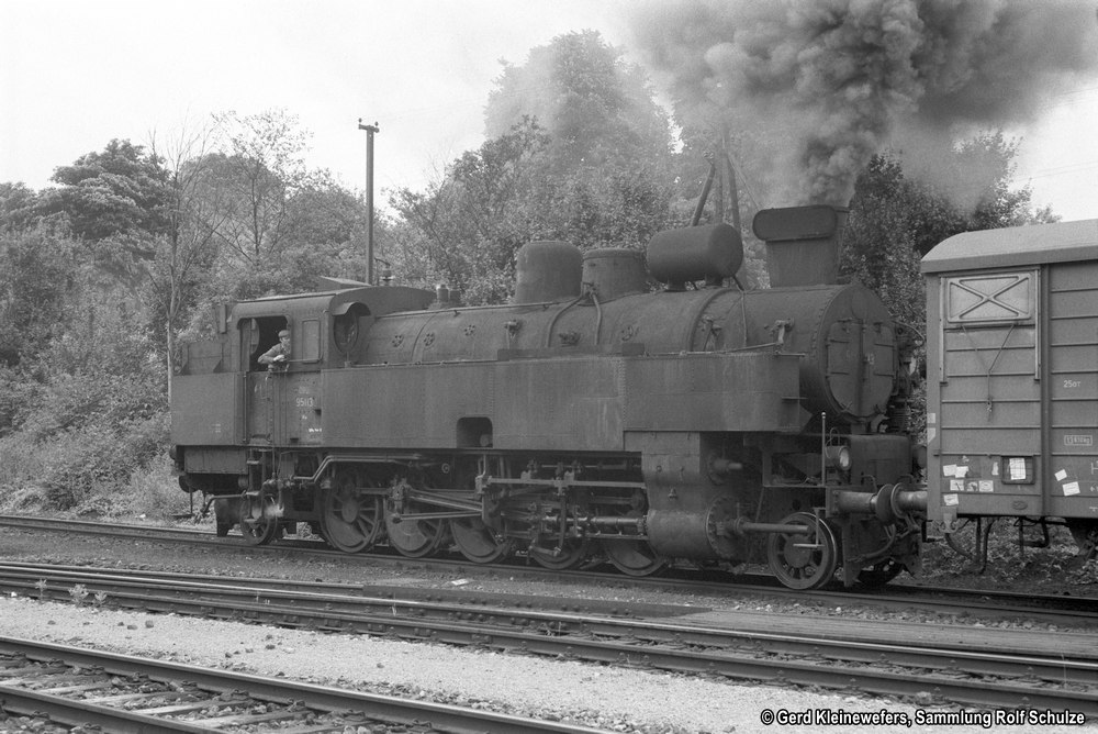 https://www.traktionswandel.de/pics/foren/hifo/sammlung/1970-06-26_Bd33_95113-OeBB_WienerNeustadt_GerdKleineswefers_1000.jpg